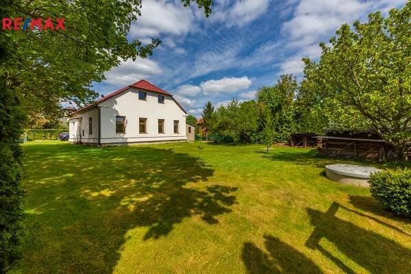 Prodej domu 375 m², Dobronín