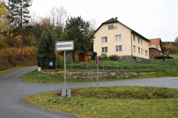 Soubor:Korouhvice-zbytek-vesnice-zatopené-Vírskou-přehradou2018.jpg – Wikipedie