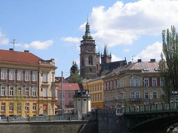 Soubor:Hradec Králové, Mostecká a věže.jpg