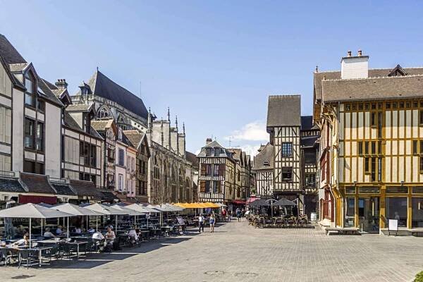 French Countryside: Beautiful Towns To Visit in France 17