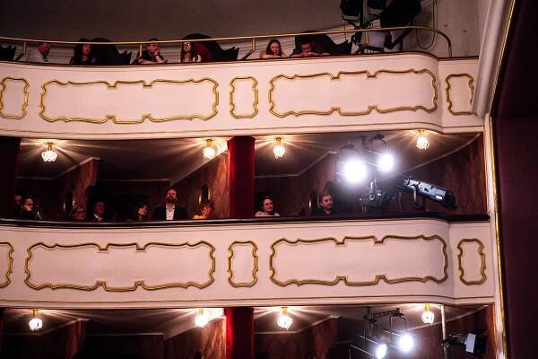 Vyprodané Moravské divadlo rozezněl koncert pro Ukrajinu. Vynesl 620 tisíc!