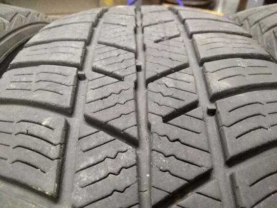 Prodám pneumatiky Barum polaris 5 V rozměru 185/60R15 Jsou to zimní pneumatiky ale doporučuji je na léto Vzorek 4-5 až 5