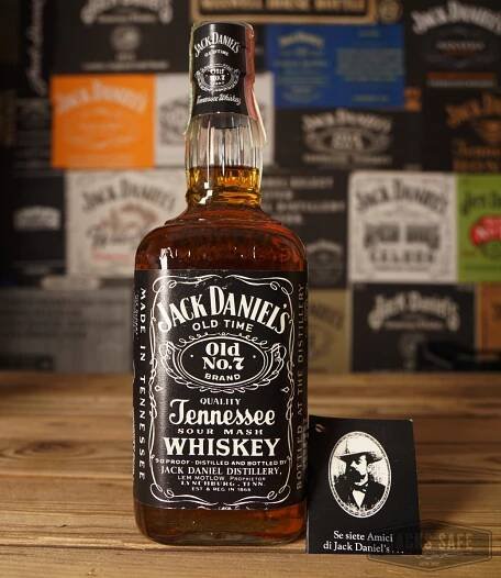JACK DANIEL'S - Black Label - Fake seal - 700ml - ITALY - 1987 - 45% - SOFFIANTINO & C S.P.A. - TAG