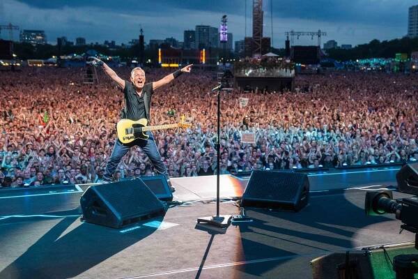 Před Formanem se Springsteen předvádět nechtěl. V neděli si podmaní celé Letňany