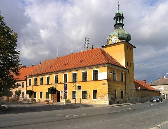 Radnice v Kostelci nad Labem – Wikipedie