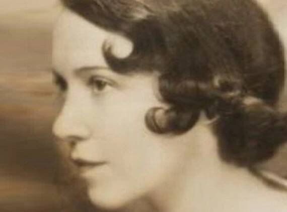Adele Astaire with short hair is looking at side - 1931