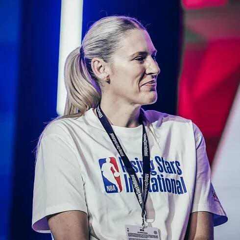 Nice Shot, Mom! Lauren Jackson On Balancing Motherhood and Basketball