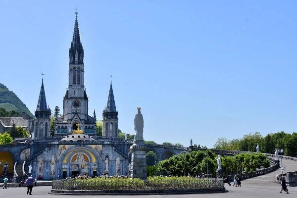 Lourdes, France – Sanctuary of our Lady (27.02.20) – JONO VERNON-POWELL