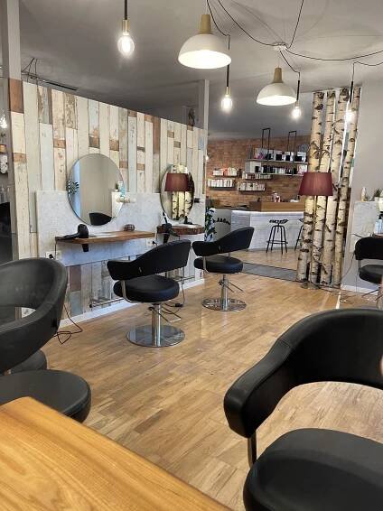 Wolfgang Pfeiffer Hair Art - Friseur mit Wohnzimmeratmosphäre in Wien