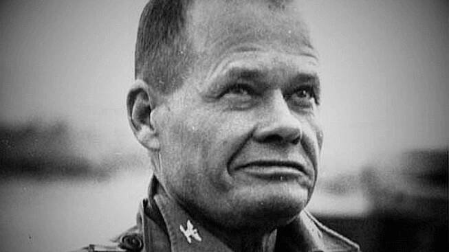 Nejslavnější mariňák všech dob: „Jsme obklíčeni. To zjednodušuje situaci.“