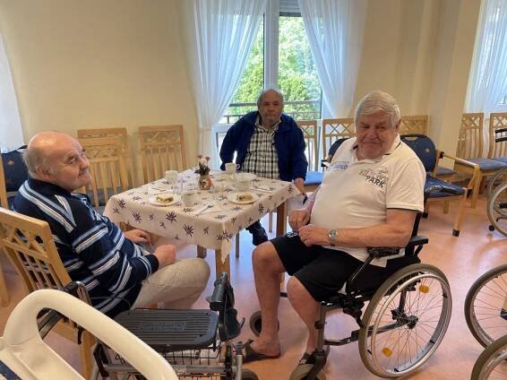 Narozeninové posezení a vystoupení ZUŠ Heřmanův Městec - Oficiální stránky Domov pro seniory Heřmanův Městec
