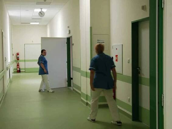 OPRAVENÝ PAVILON chebské nemocnice si lidé pochvalují.