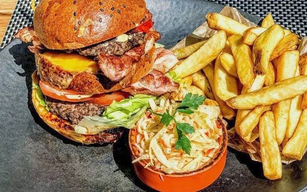 Slevomat: Burger z vyzrálého hovězího a... - Skrz.cz