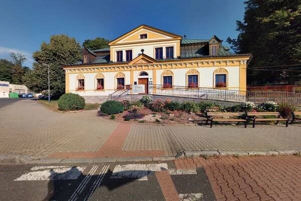 Kulturní středisko – Zámeček foto 6
