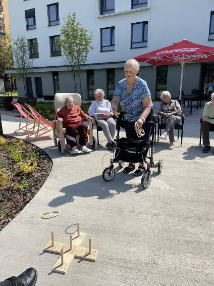 Slunce, smích a trocha soutěžení | Alzheimer Home