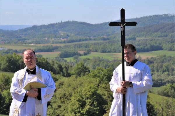 Procesí k Zuberskému kopci - Farnost Vidče