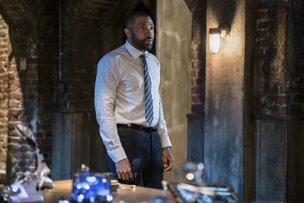 Black Lightning - Kniha následků: 2. kapitola: Trápení Černého Ježíše - Z filmu - Cress Williams