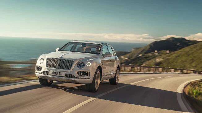 Myslíte si, že jsou hybridy úsporné? Bentayga do zásuvky žere více než verze s V8