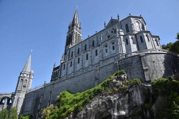 Lourdes, France – Sanctuary of our Lady (27.02.20) – JONO VERNON-POWELL