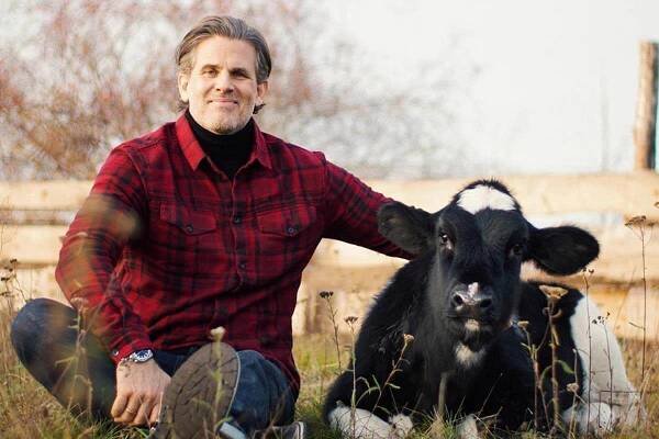 „Hinterfragt euer Verhalten!“ Schauspieler Steffen Groth: PETA-Radiospots gegen Speziesismus