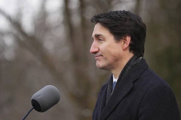 Justin Trudeau announces his resignation.