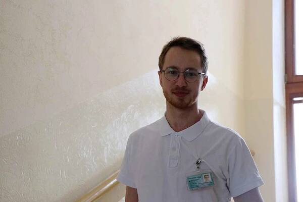 Mladému medikovi přirostla novoměstská nemocnice k srdci. Po studiích se chce vrátit nastálo.