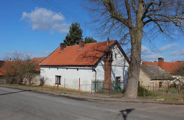 Soubor:Úžice, Benátky, bell tower 2.jpg – Wikipedie