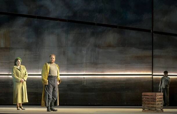 Gary McCann, Peter Grimes | Directed by Paul Curran | Photo © Michele Crosera set design and performing arts magazine