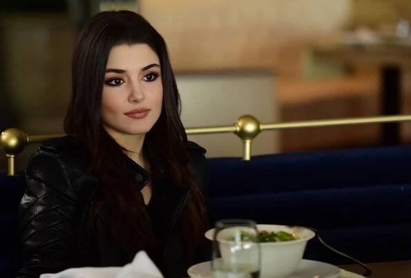 Halka - Bizi De Yazın Deftere - Z filmu - Hande Erçel