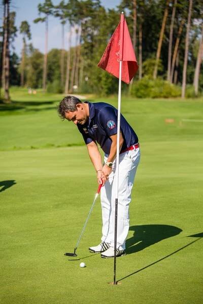 Spevák Filip Tuma tiež rád trávi voľný čas na golfe.