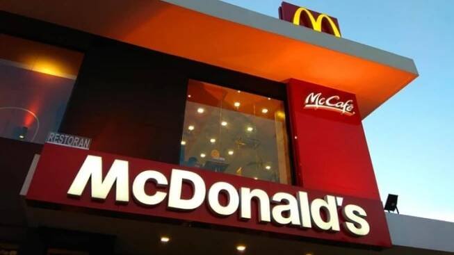 McDonald's v Příbrami prozatím nebude, studentům naletěla téměř tisícovka lidí