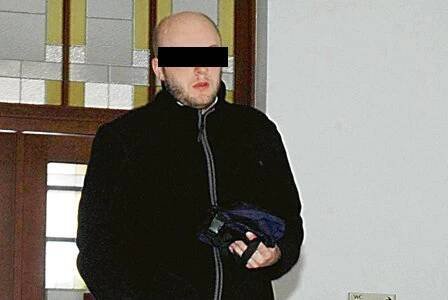 Asistent trenéra: Nutil mladé fotbalisty masturbovat!