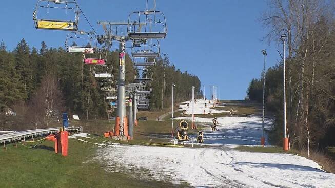 Ve skiareálech to začíná žít. Nákupem skipasů online můžete ušetřit nemalé peníze.