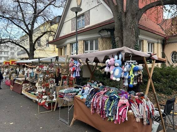 Podívejte se: Jak vypadají letošní Vánoční trhy na poděbradské kolonádě