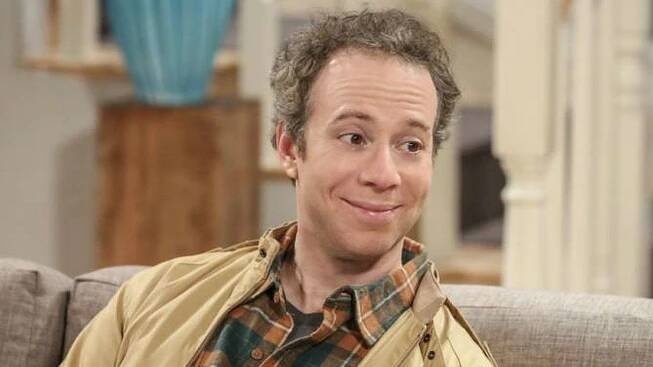 Kevin Sussman jako Stuart Bloom v seriálu Teorie velkého třesku 