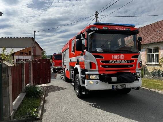 SDH Jedovnice | Požár uskladněného dřeva ve Vilémovicích (35)