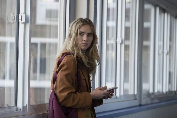 Jonathan - Z filmu - Suki Waterhouse