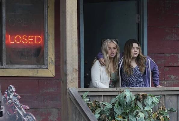 Natalie Alyn Lind, Jade Pettyjohn - Stalo se v Montaně - Vlci jsou po krvi - Z filmu