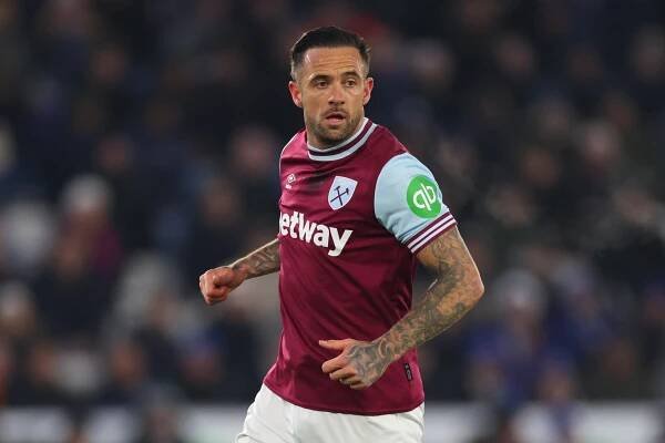 Danny Ings of West Ham United playing soccer.