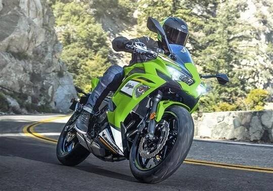 Kawasaki Ninja 650 zelená 2025 - Kawasaki - Supersport & Sport - 189 900 Kč - K2Moto.cz - Splňte si svůj motocyklový sen