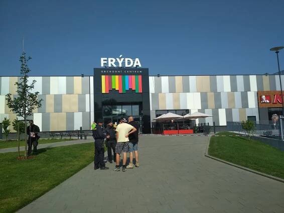 Anonym nahlásil bombu v obchodním centru Frýda