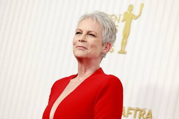 Jamie Lee Curtis Thinks Pamela Anderson Is Leading the Makeup-Free “Revolution”