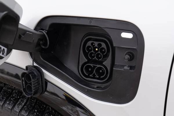 Obrovský posun. Plug-in hybridní VW Tiguan dojede na elektřinu daleko a rychle se nabíjí