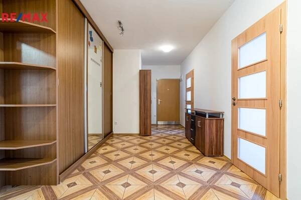 Pronájem bytu 4+kk, 90 m2, Zastávka
