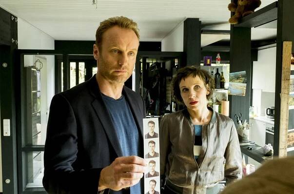 Místo činu - Berlín: Jmenuješ se Harbinger - Z filmu - Mark Waschke, Meret Becker