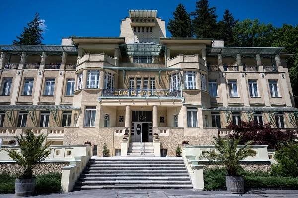 Luhačovice: klenot secese a barevné lidové architektury Dušana Jurkoviče