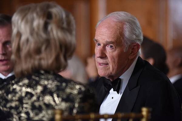 American Crime Story - Z filmu - Mike Farrell