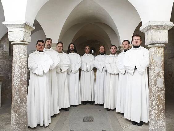 Schola Gregoriana Pragensis zahajuje benefiční koncerty