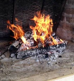 ▷ Jak zapálit palivové dříví a jak ovládat plameny na grilu