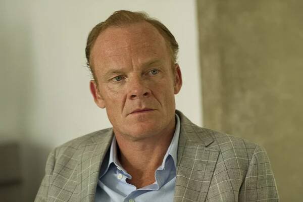 Noční recepční - Epizoda 3 - Z filmu - Alistair Petrie
